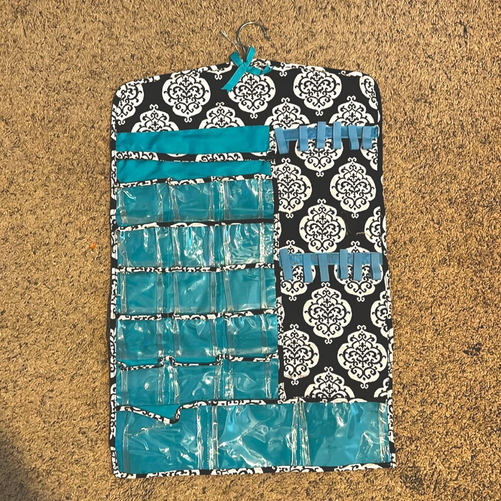 Two sided hanging organizer